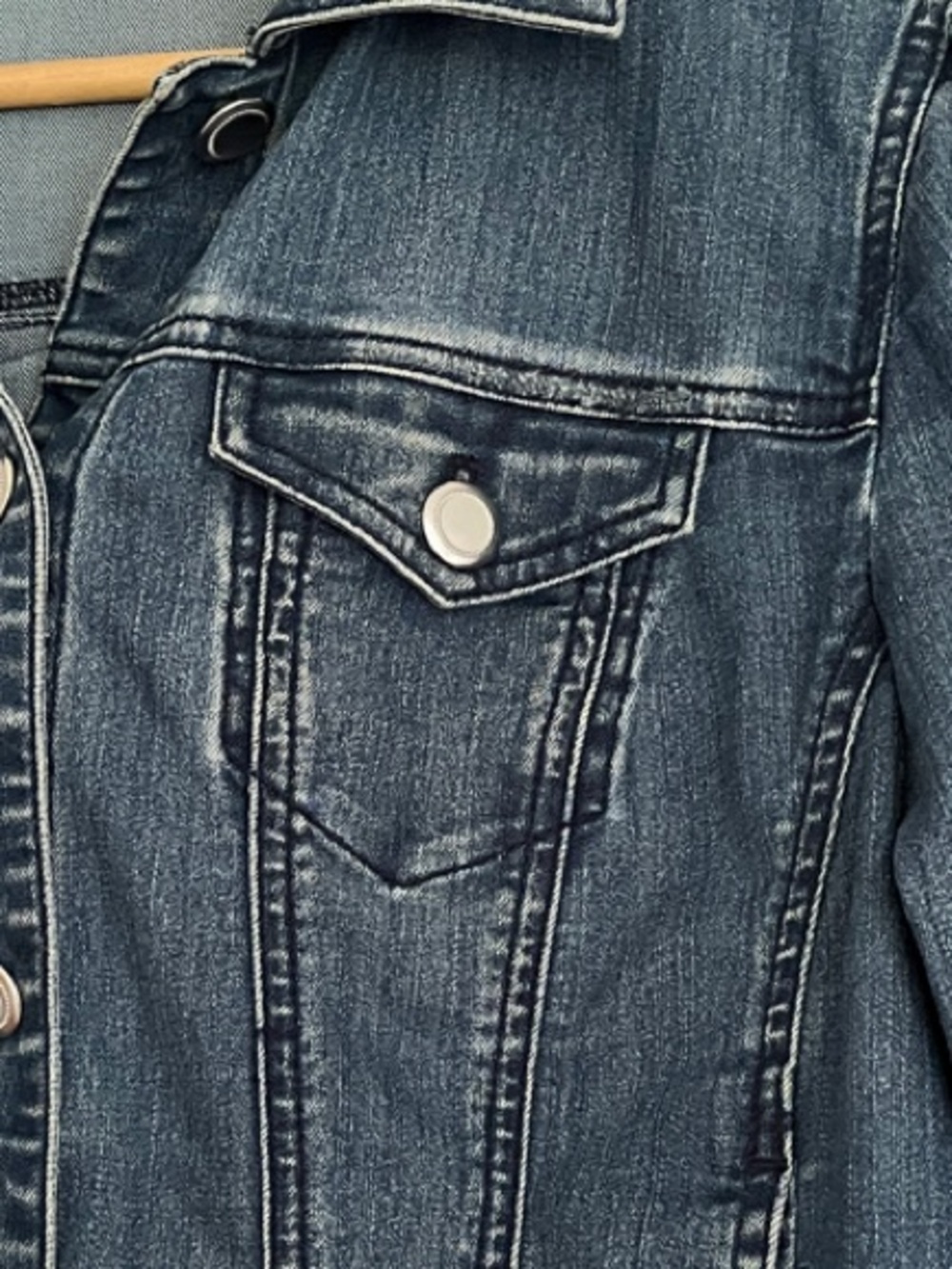 Chico's Medium Wash Button Up Stretch Denim Jean Jacket Size S - Picture 7 of 8